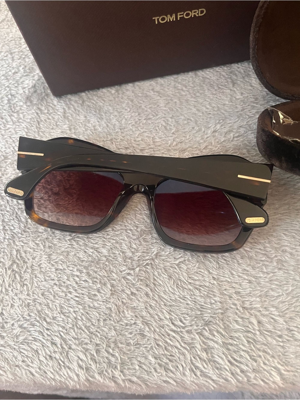 Tom Ford “Emmanuelle”Women Tortoise frame Sunglasses with Gradient Brown Lenses - Picture 2 of 6